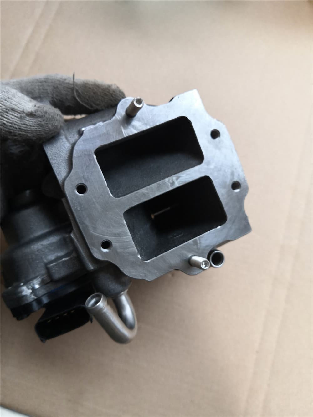 EGR valve (клапан ЕГР)2,8