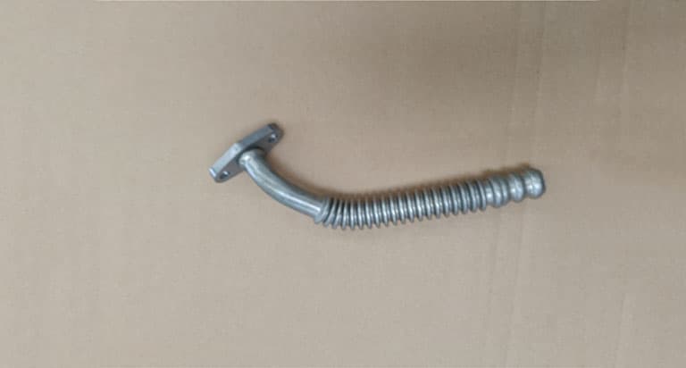 Turbocharger oil return connecting pipe