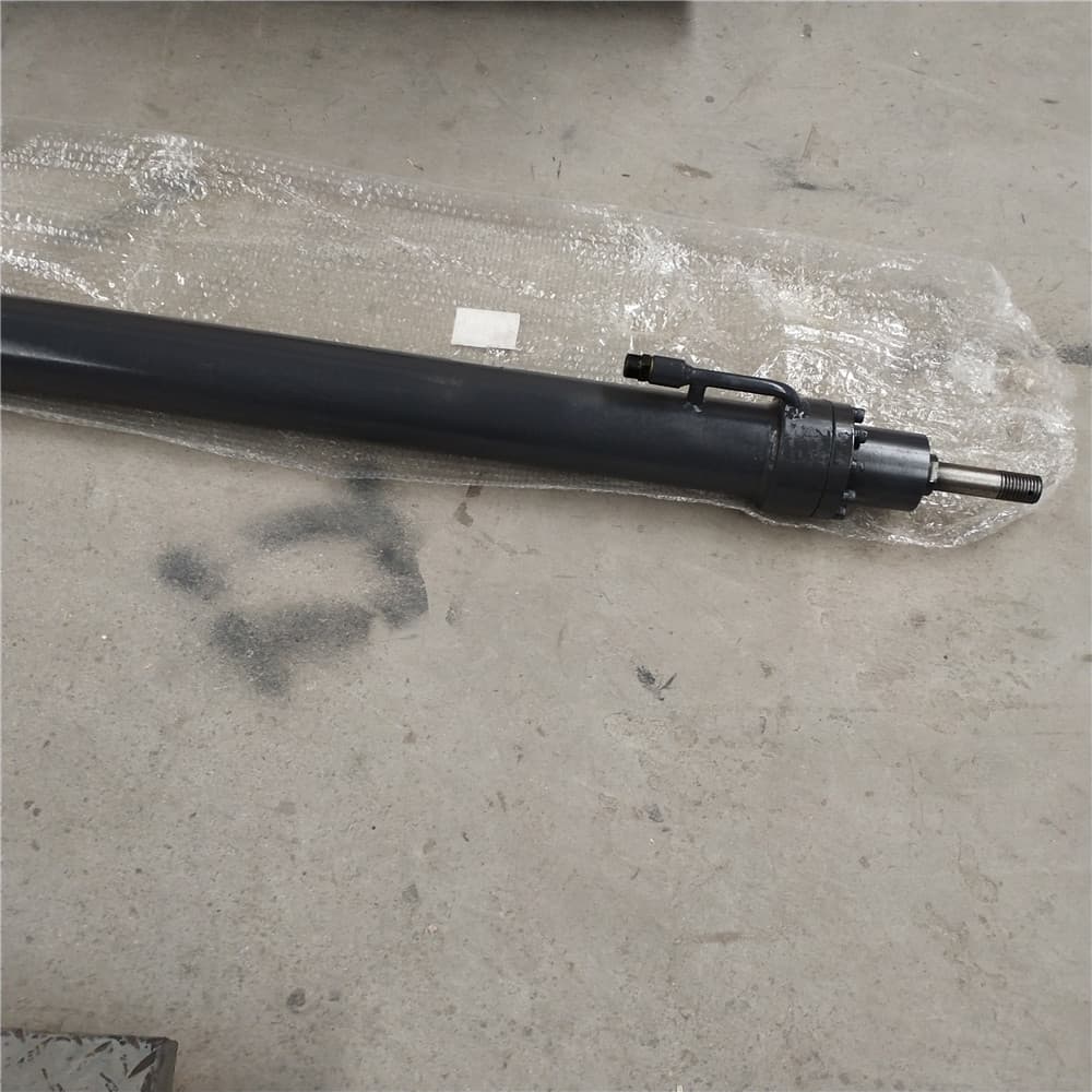 Blade removal hydraulic cylinder