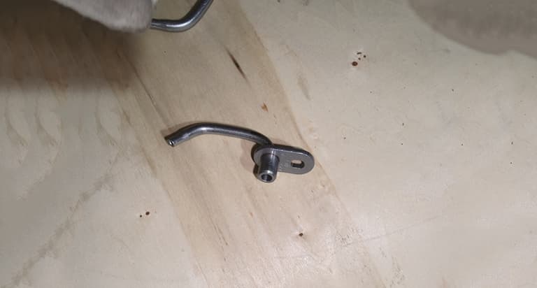 Oil nozzle