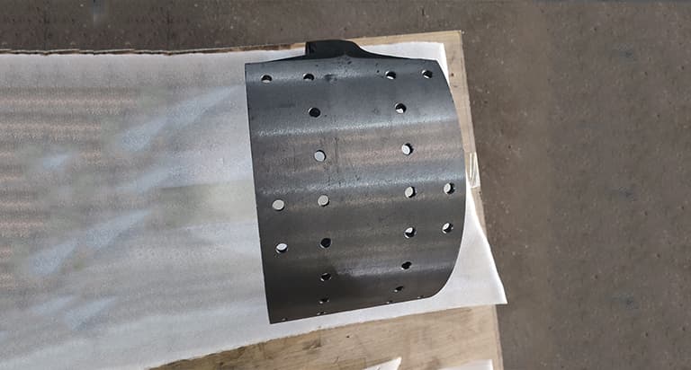 SINOTRUK brake shoe (left) AZ9761451225