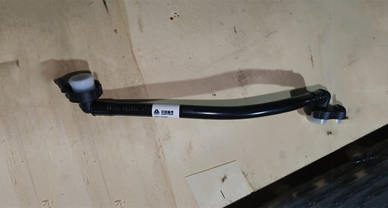 Air conditioning pipe