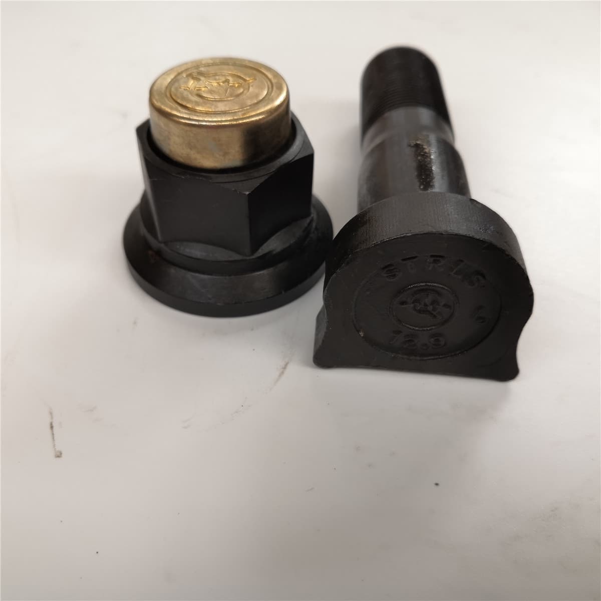 SINOTRUK front wheel bolt with nut L=100 D=23 M22 AZ9100410104