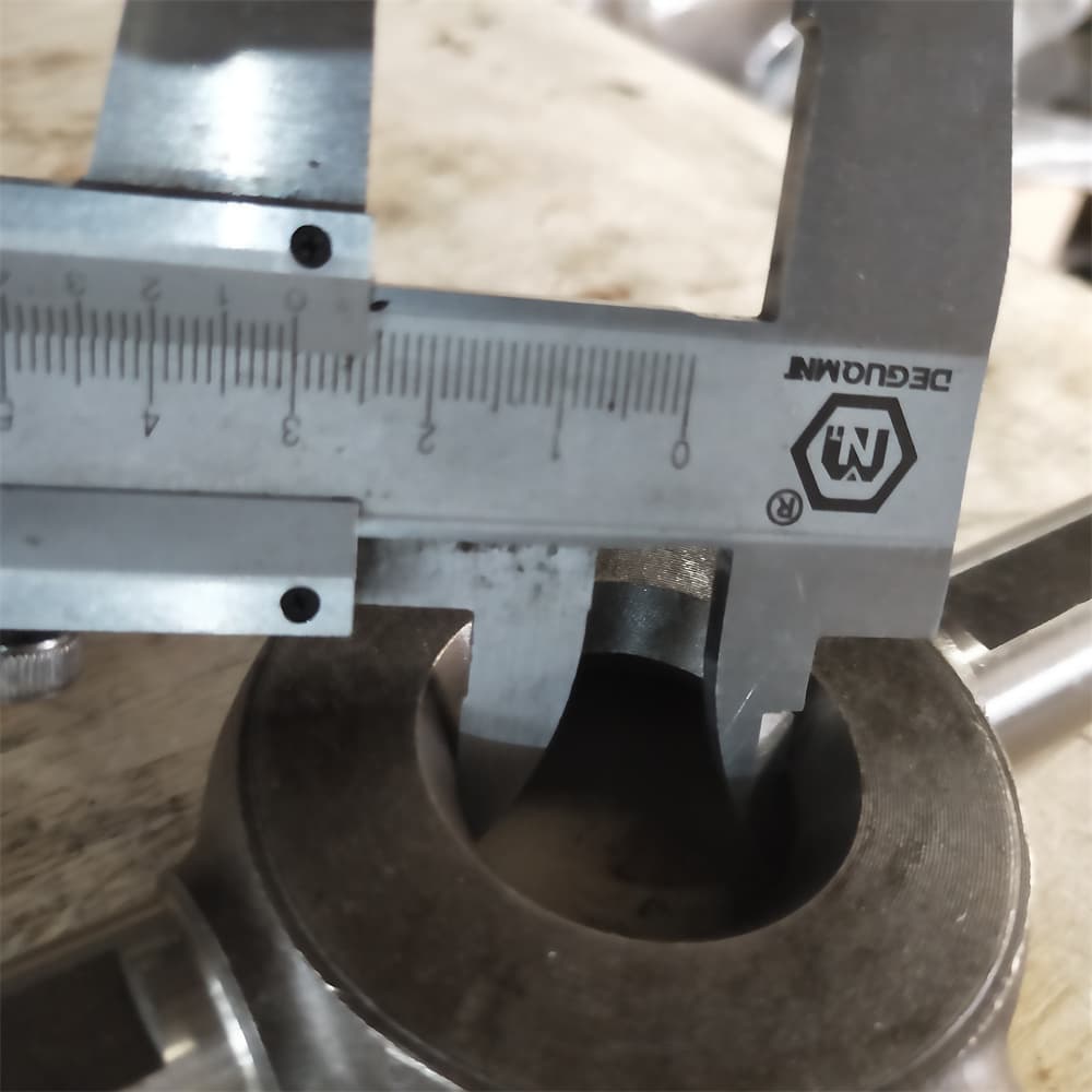 cross axis