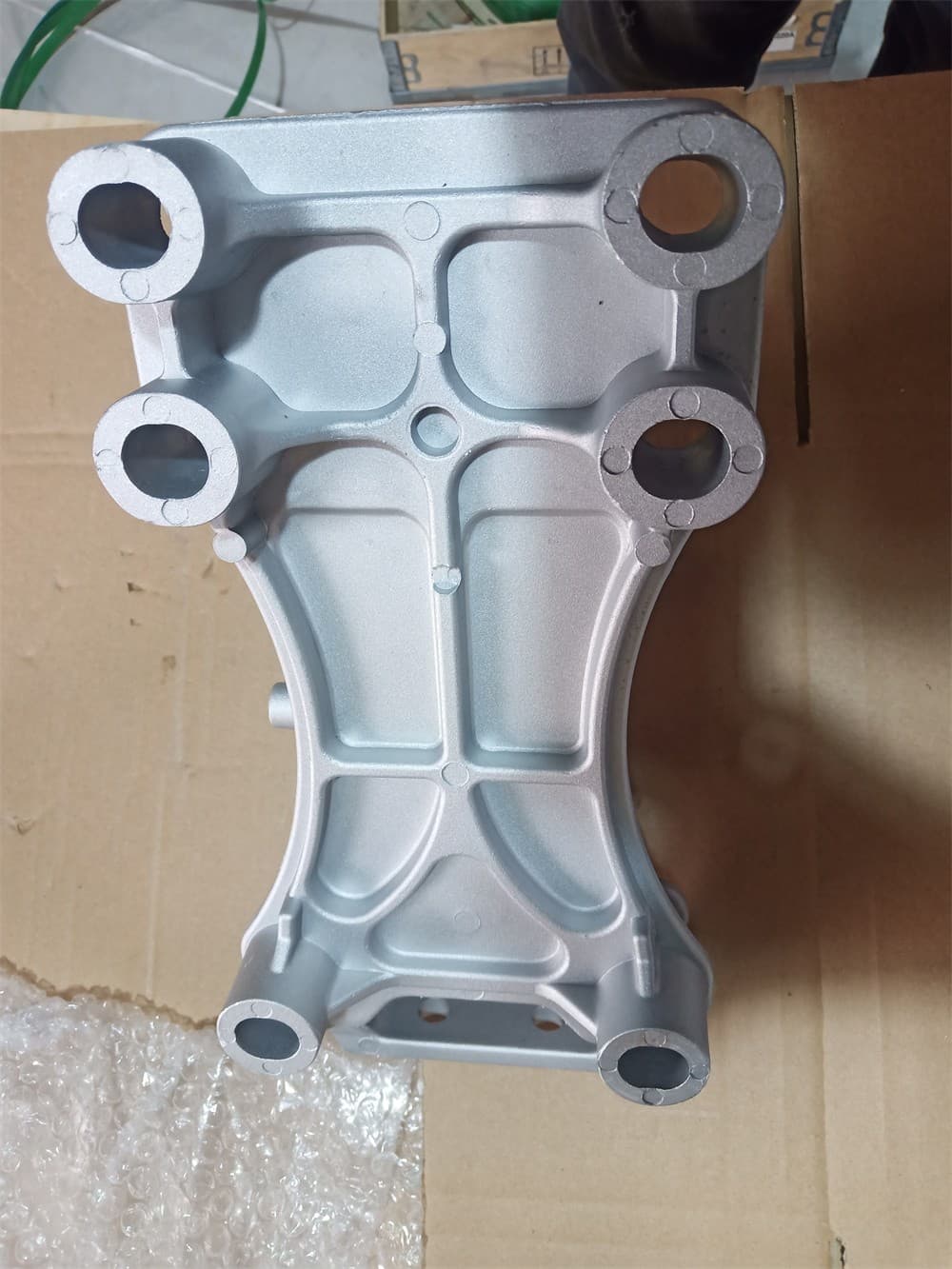 Cab front suspension transition bracket
