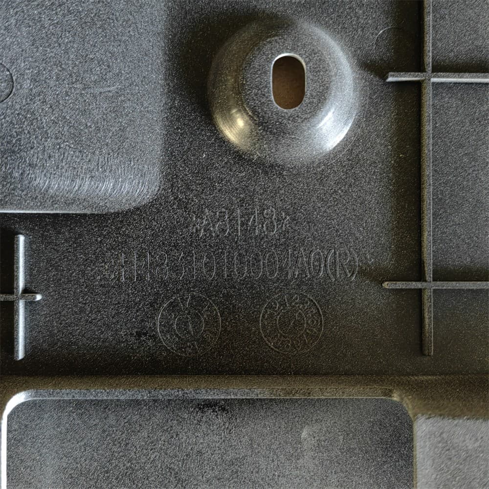 Bumper rear trim right
