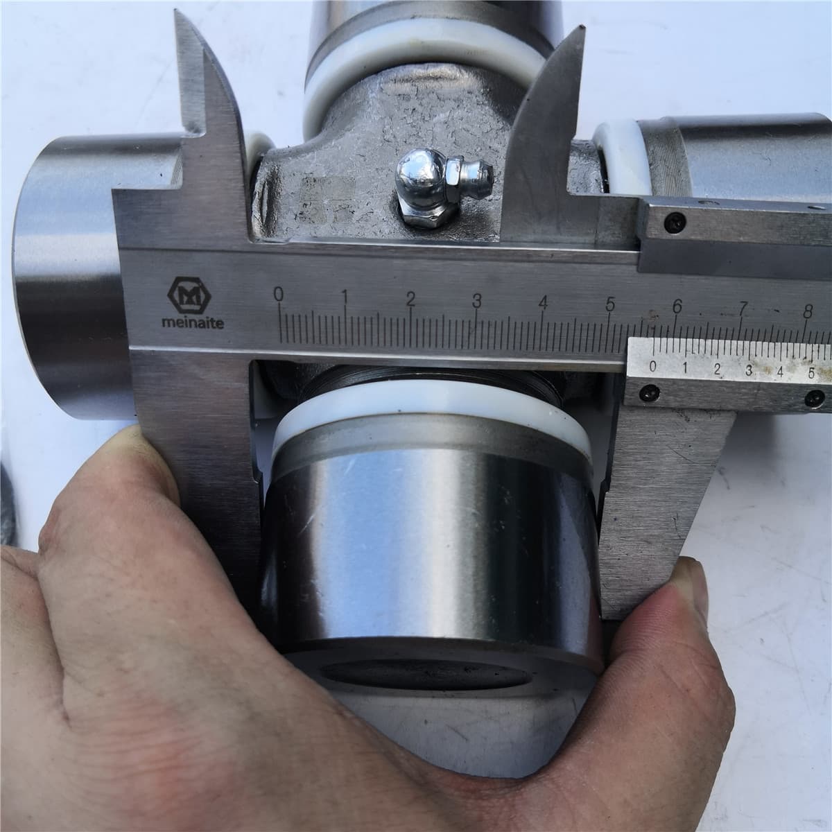 SINOTRUK Universal joint 57х144мм 19036311080