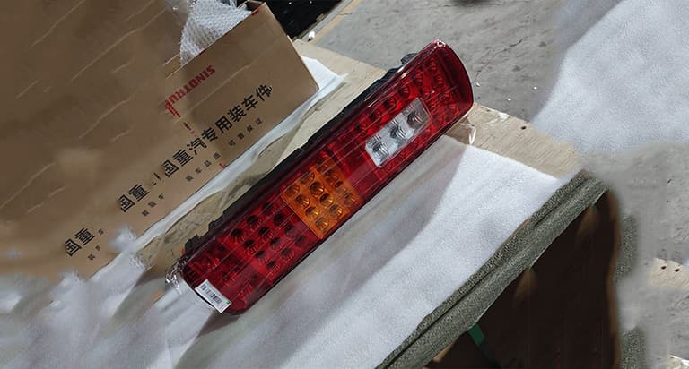 Right rear tail light?