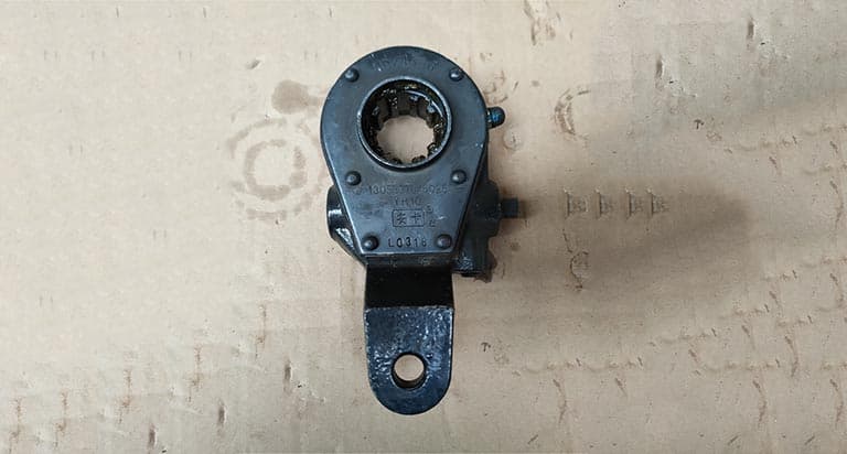 Front brake adjusting arm (right)