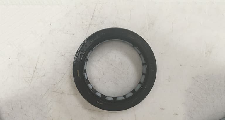 Axle shaft oil seal