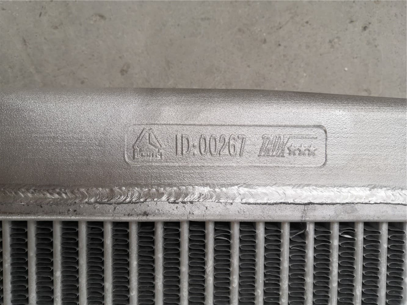 SINOTRUK radiator WG9719530281/1