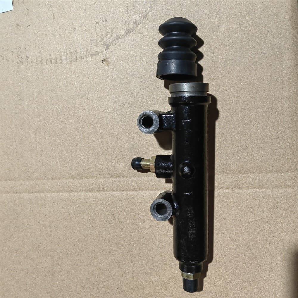 CLUTCH MASTER CYLINDER