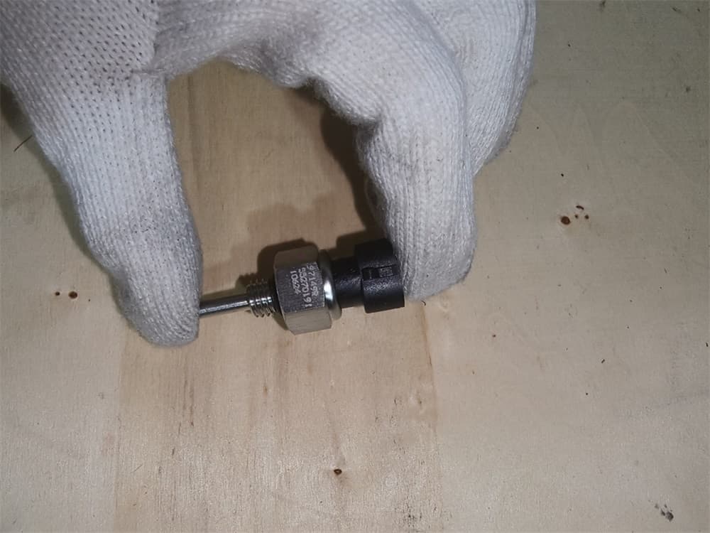 SINOTRUK EGR temperature sensor 082V08150-0170
