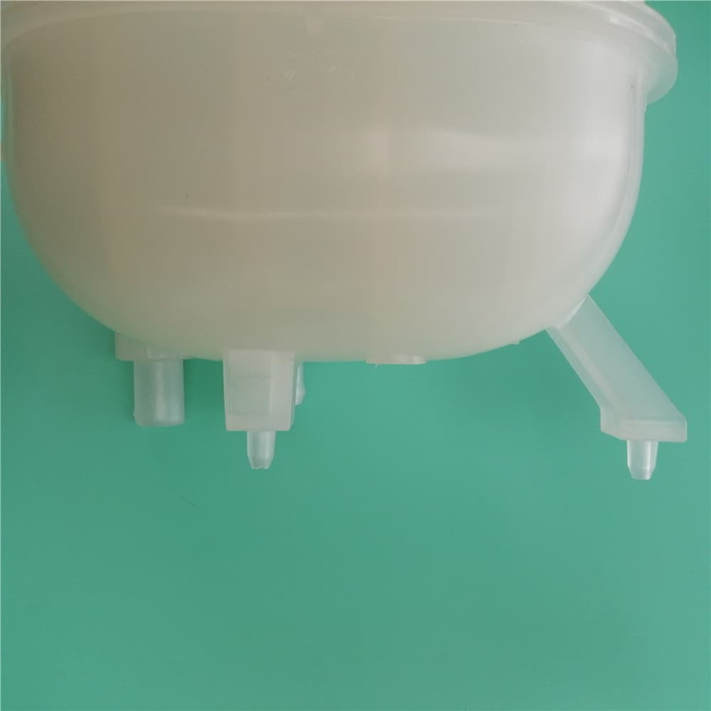Auxiliary water tank assembly