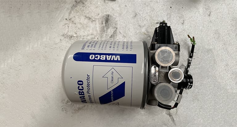 SINOTRUK COMBINATION AIR DRYER ASSY AZ910036847