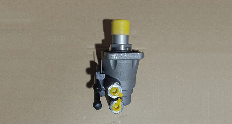 BRAKE MASTER CYLINDER ASSY (1049)