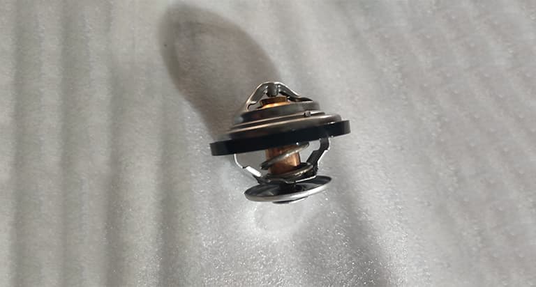 Thermostat (85℃~95℃)