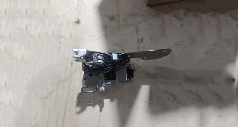 Right door lock