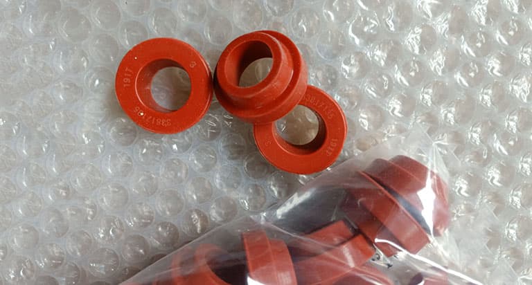 Valve cover bolt sealing ring