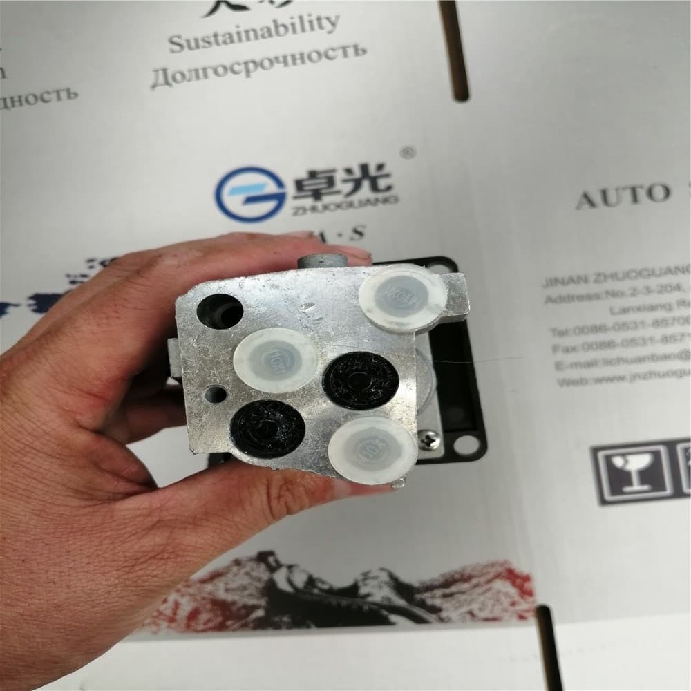 SINOTRUK Manual Control Valve 14750667H