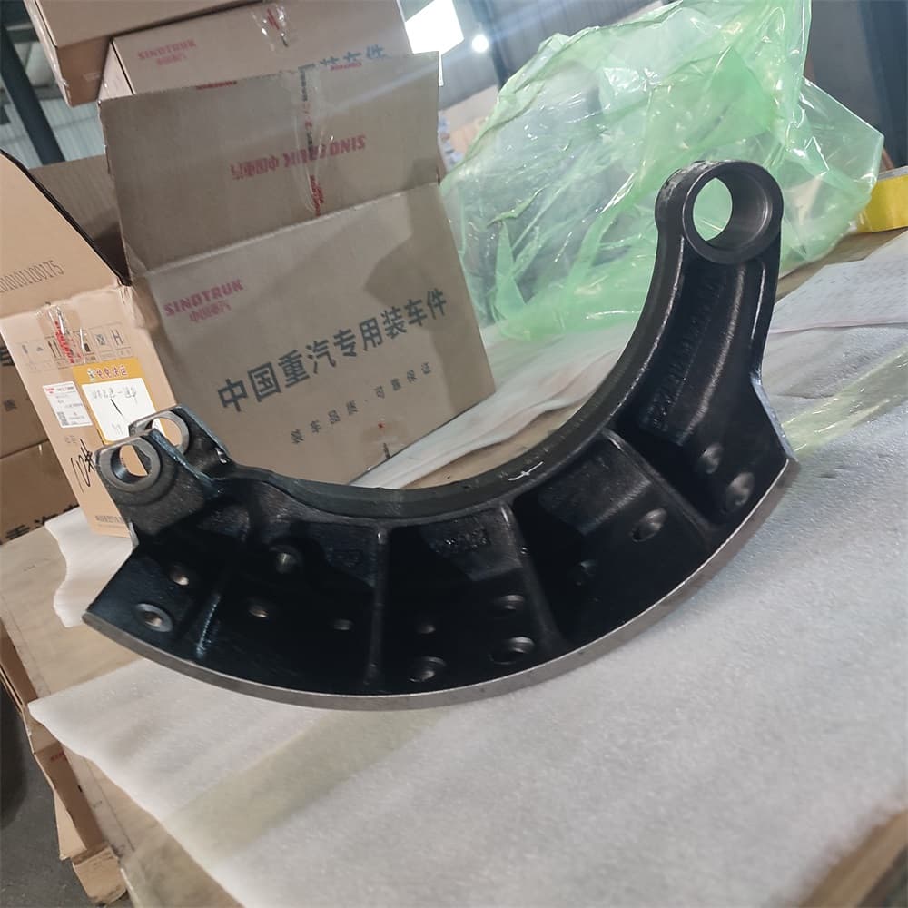 SINOTRUK brake shoe (left) AZ9761451225