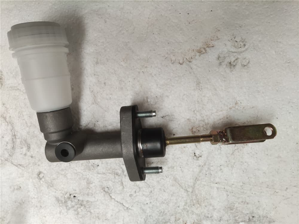 CLUTCH MASTER CYLINDER