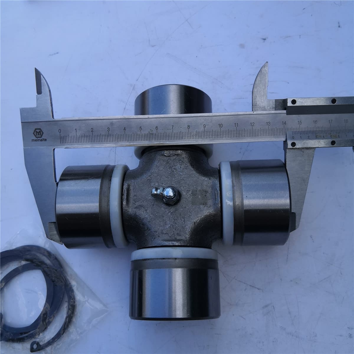 SINOTRUK Universal joint 57х144мм 19036311080