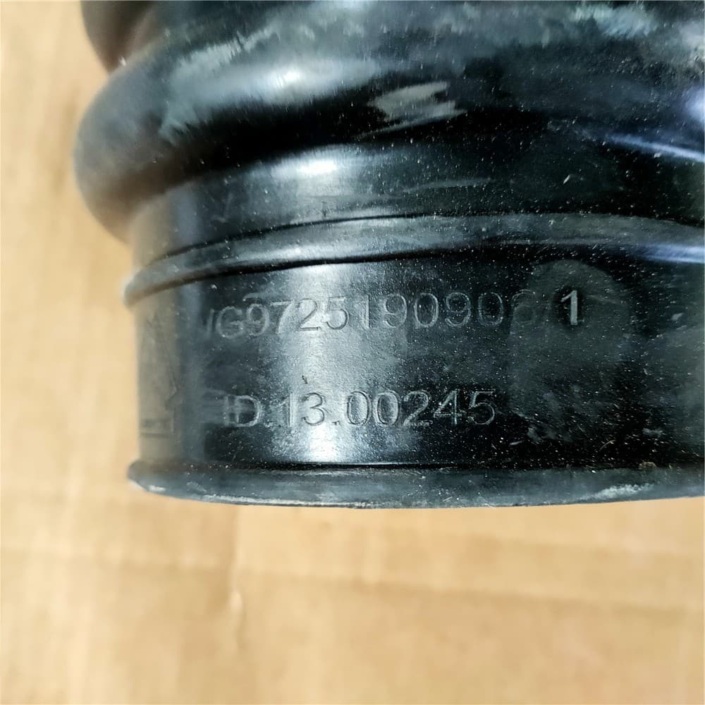 SINOTRUK Rubber hose 104 WG9725190906