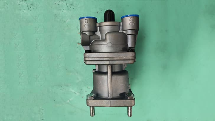 SINOTRUK Brake master valve WG9000360520/1