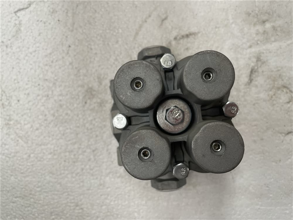 SINOTRUK ЧЕТВЕРКАЯ ПРОТЕКТИВНАЯ ЖИЗНЬ AZ9100360067 LEO-700089A