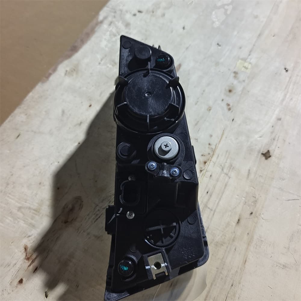Left fog light (non-LED)
