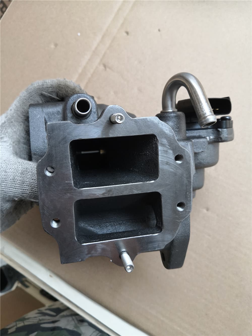 EGR valve (клапан ЕГР)2,8