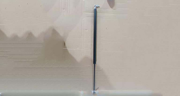 Gas spring support bolt
