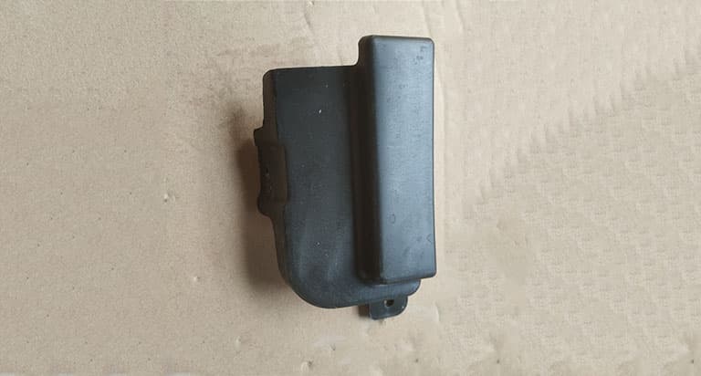 Door left upper hinge cover