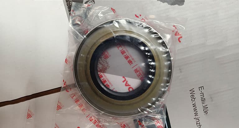 FOTON Oil seal 65x114x10/26 2402204-HF17030