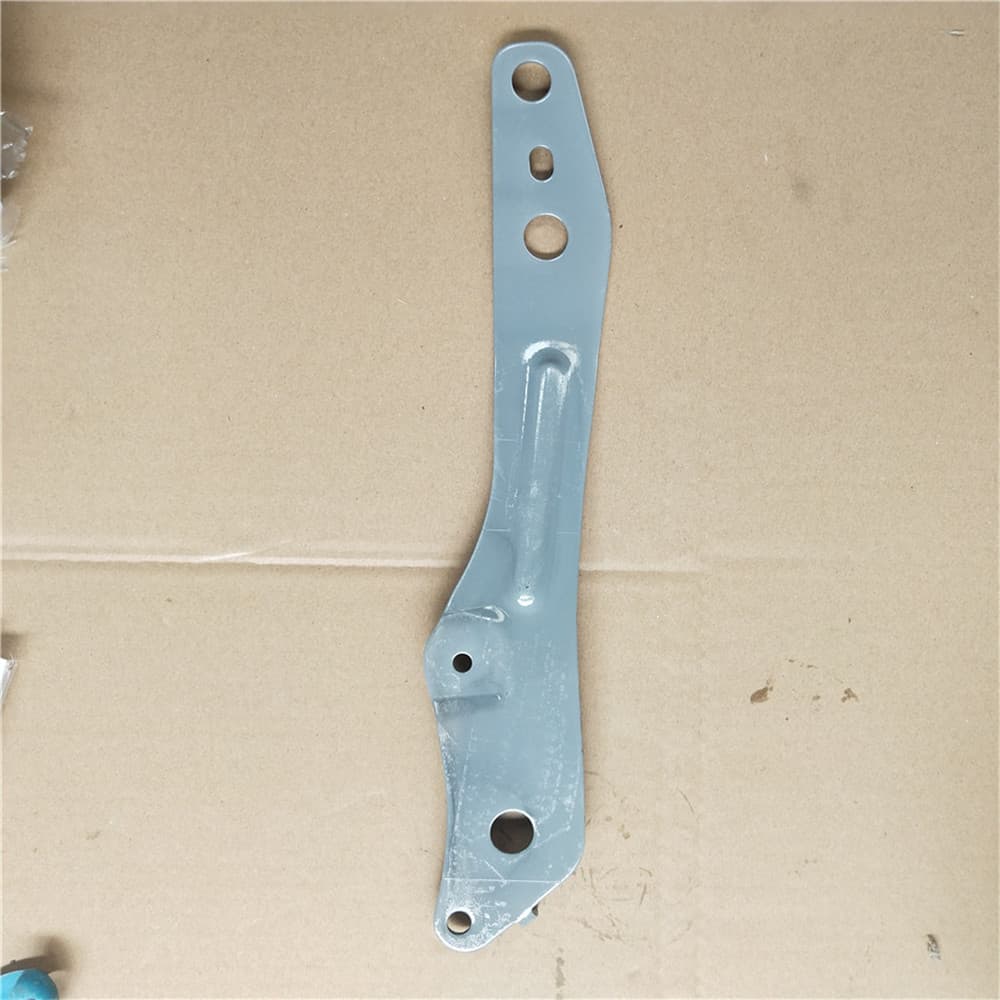 Front bumper upper cross member right connector