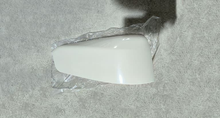 Lower right decorative bumper panel