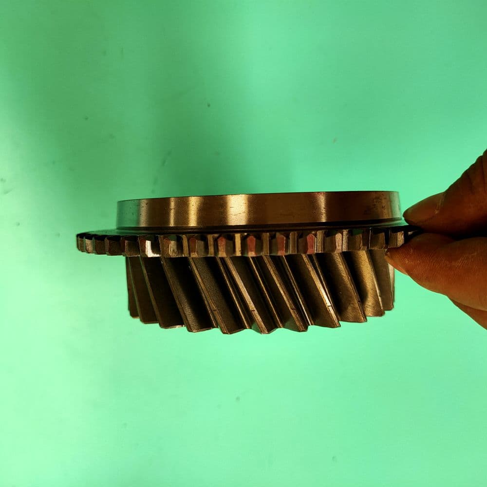 Output shaft 4th speed gear