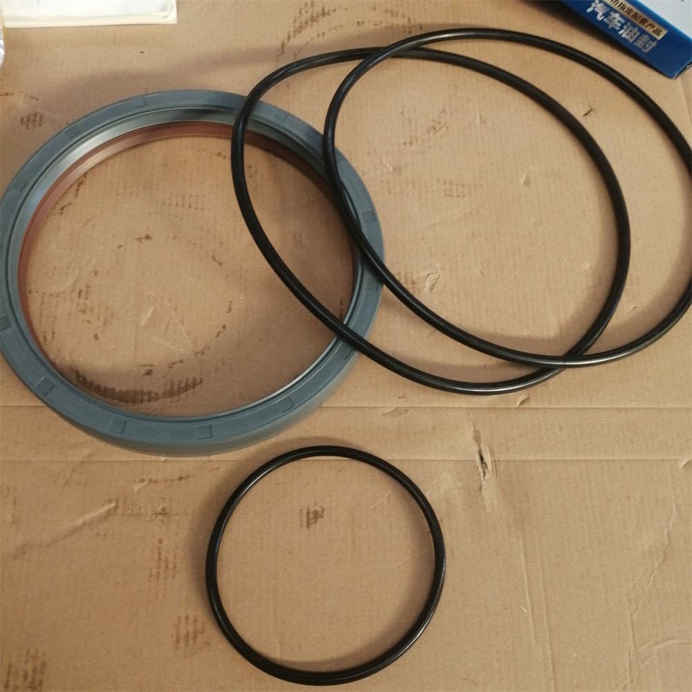 Combined oil seal nave