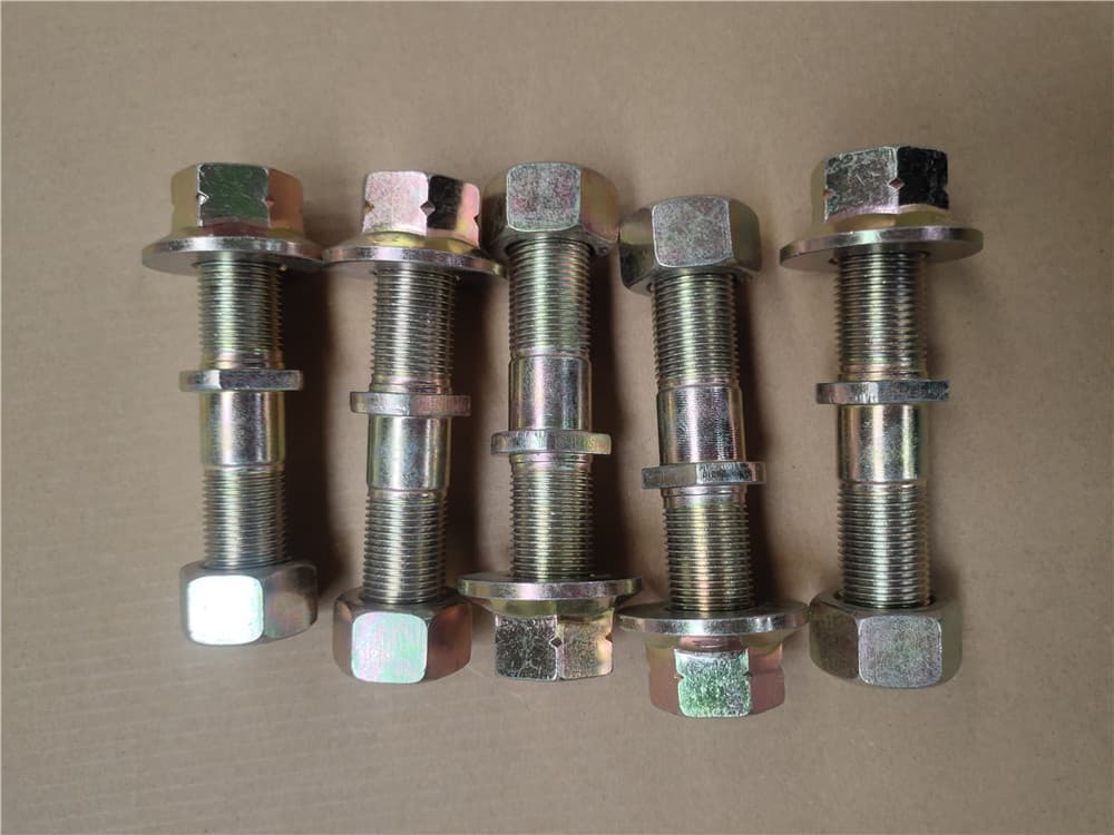 wheel hub bolt/nut
