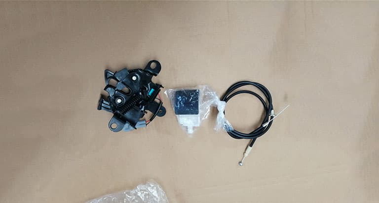 Engine hood lock assy.
