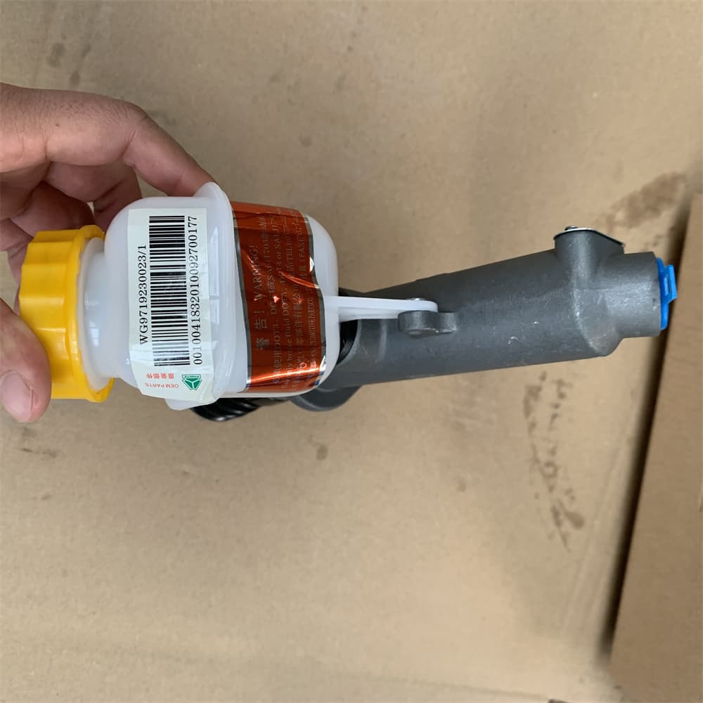 SINOTRUK clutch master cylinder WG9719230023/1