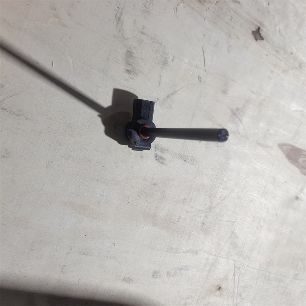 Level sensor assembly