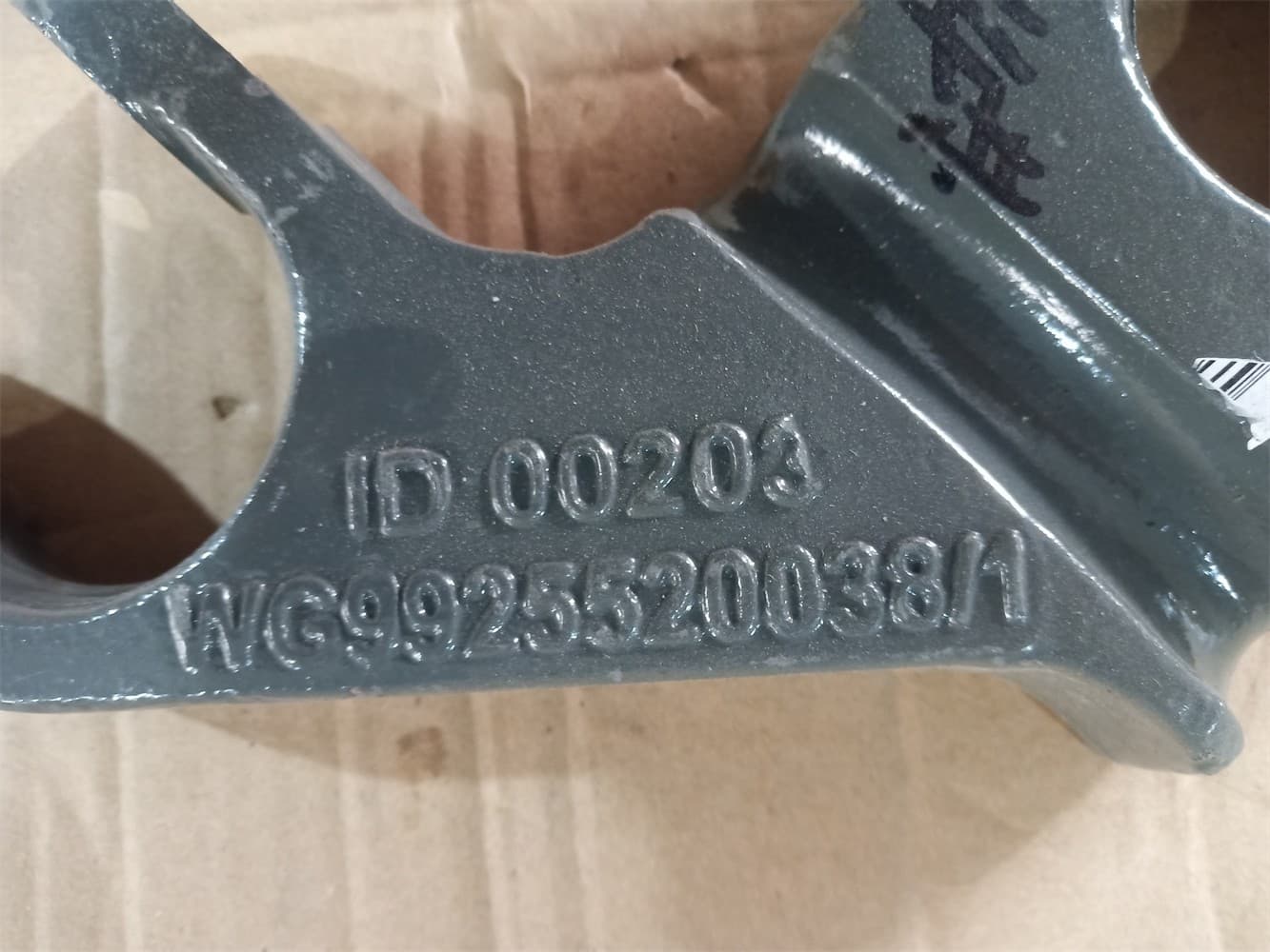 Front spring press plate right
