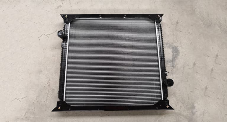 SINOTRUK Radiator WG9725530011