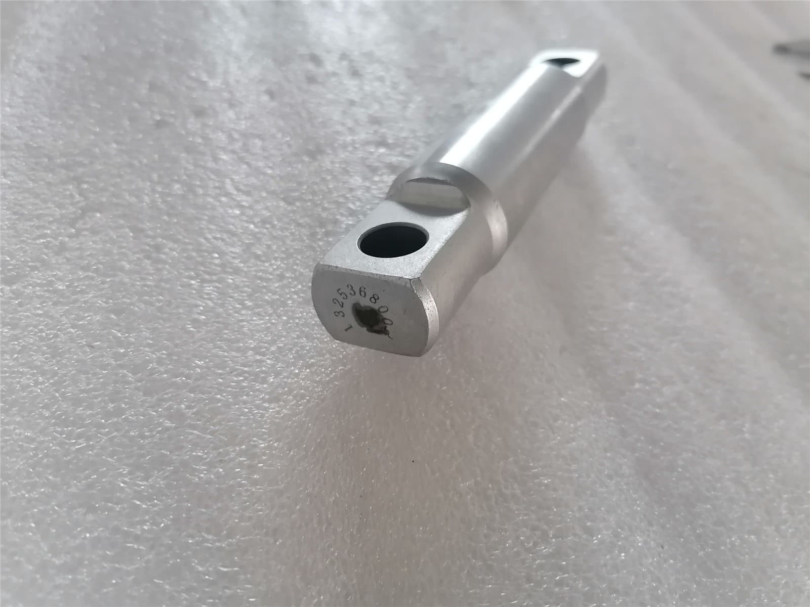 SINOTRUK Release fork shaft 1325.368.008