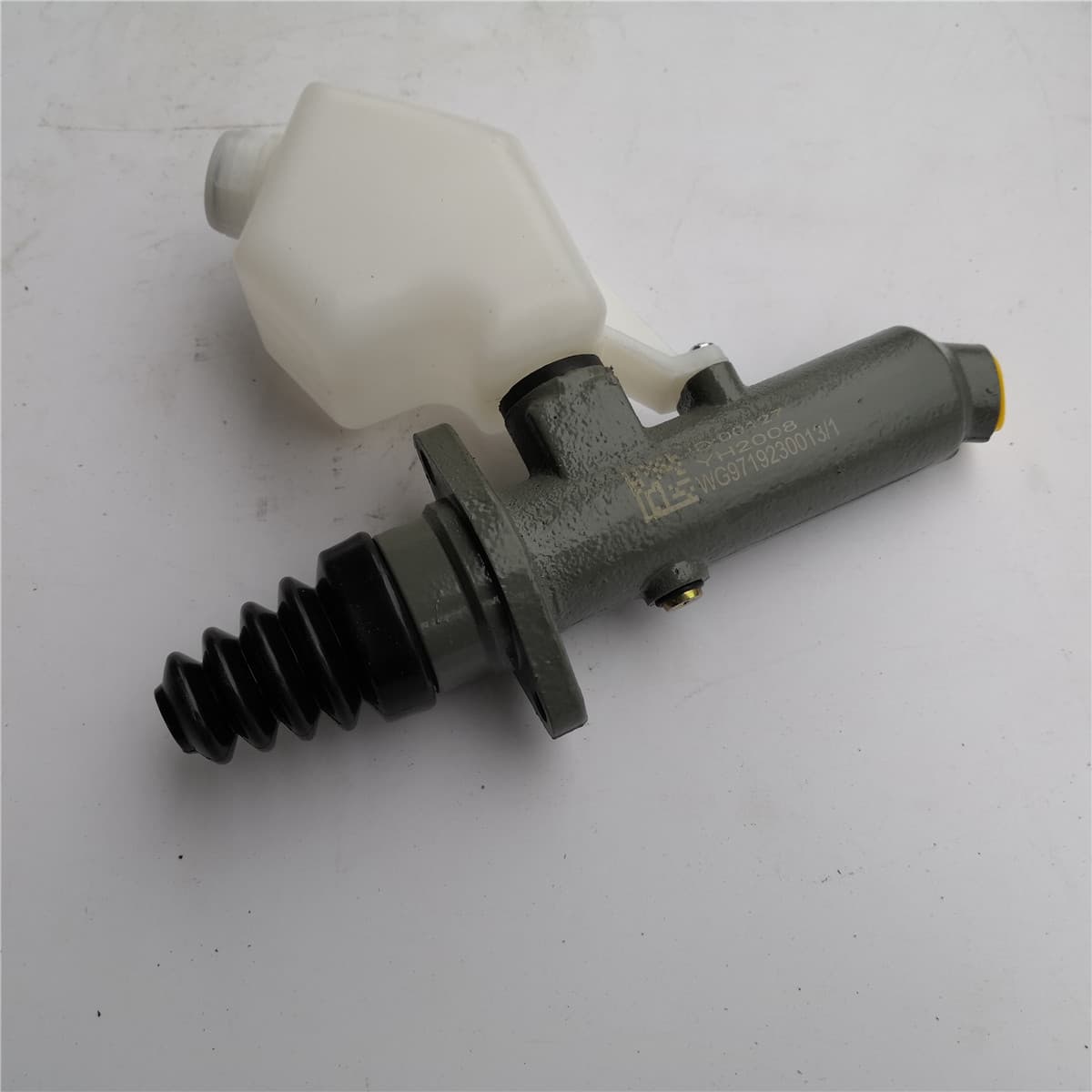 SINOTRUK clutch master cylinder with pot WG9719230013
