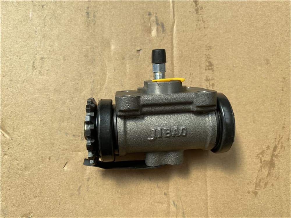 Цилиндр тормозной переднего правого колеса FOTON