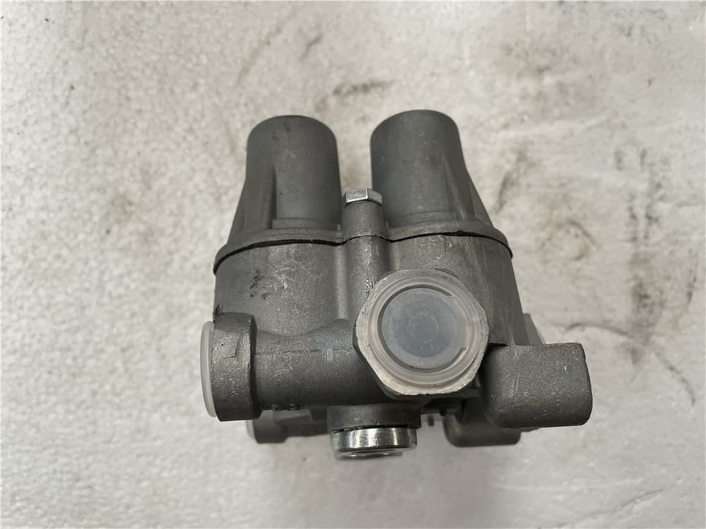 SINOTRUK ЧЕТВЕРКАЯ ПРОТЕКТИВНАЯ ЖИЗНЬ AZ9100360067 LEO-700089A