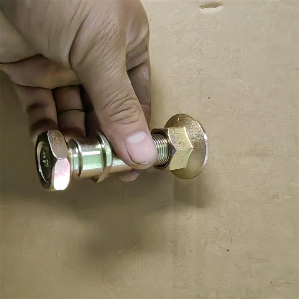 rear wheel bolt right